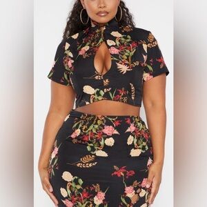 Pretty Little Thing Crop black floral top blouse cutout front buttons SZ L